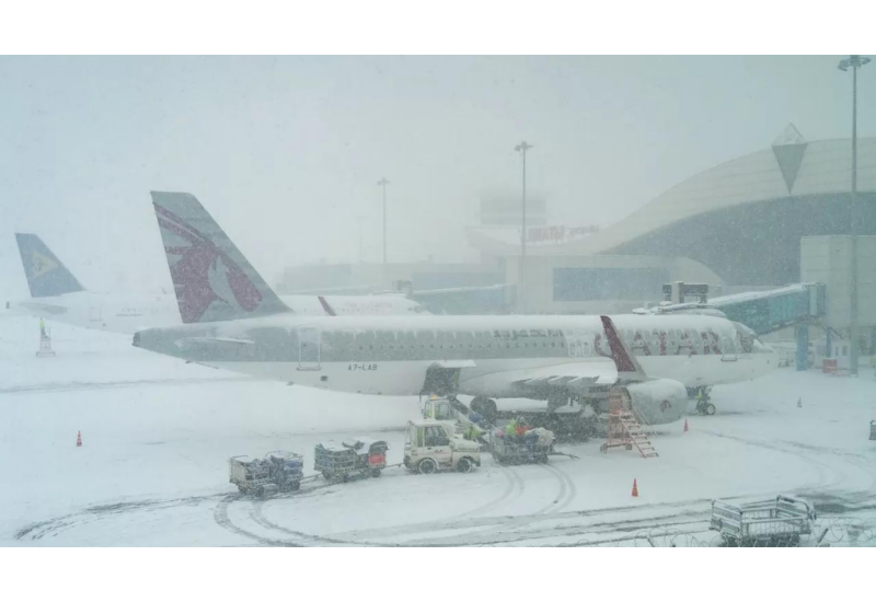 Снежный коллапс парализовал работу крупного аэропорта Казахстана