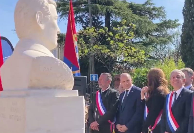 Французские власти чествуют армянского террориста