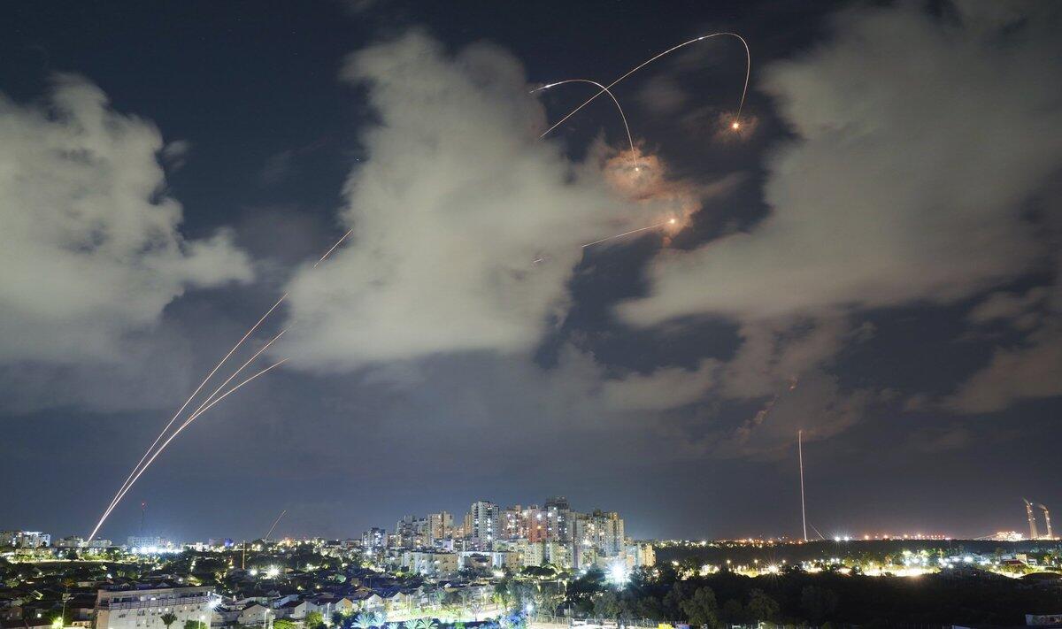 Армия Израиля ударила по целям 