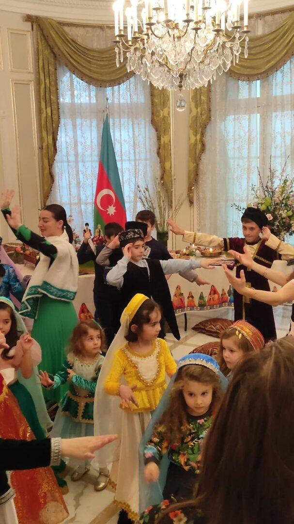 В Париже прошел праздник азербайджанцев, посвященный Новрузу