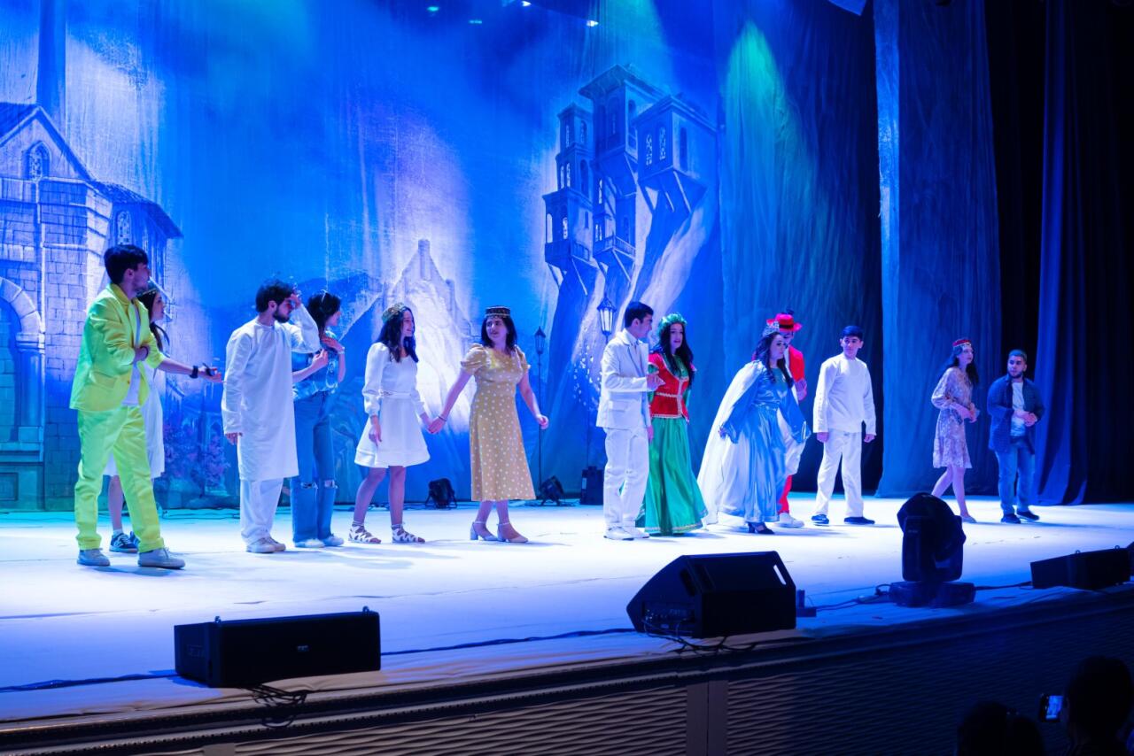 В Гянджинской филармонии впервые представили сказочное шоу 