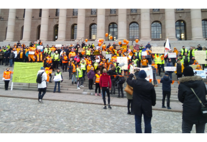 Профсоюзы в Финляндии продлили забастовки