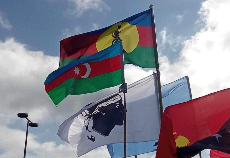 Флаг Азербайджана поднят в Новой Каледонии на акции протеста против французского неоколониализма