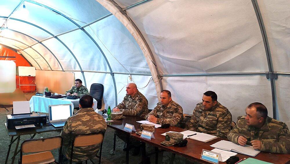 Азербайджанские военные провели командно-штабные учения