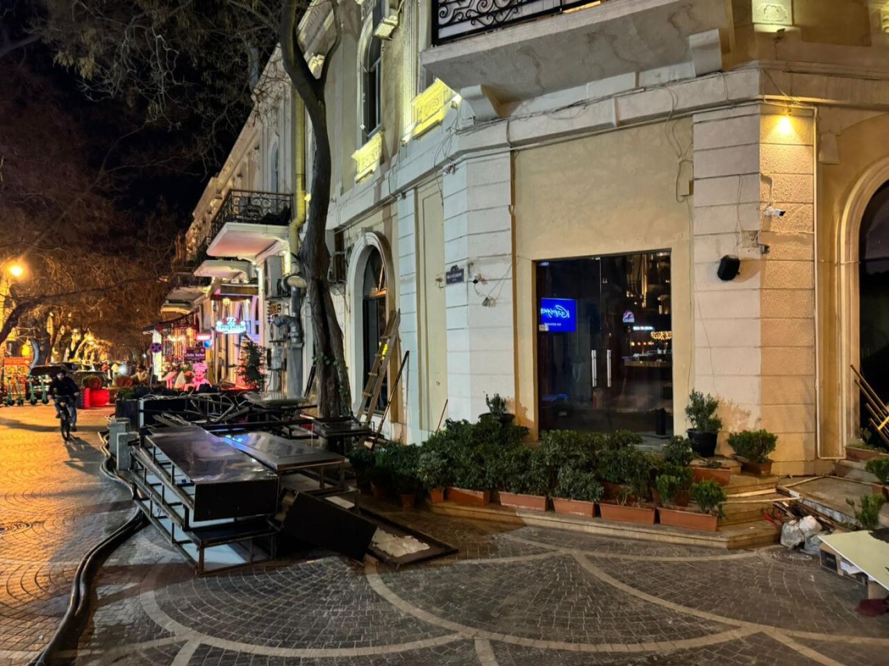 В Баку на Площади фонтанов предотвращена незаконная стройка объекта