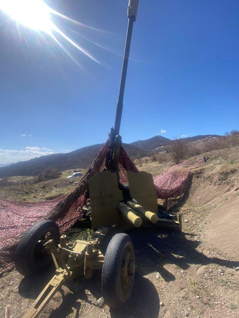 В Кяльбаджаре обнаружены артиллерийские установки и боеприпасы