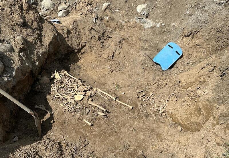 Кадры с места обнаружения человеческих останков в Ходжалы