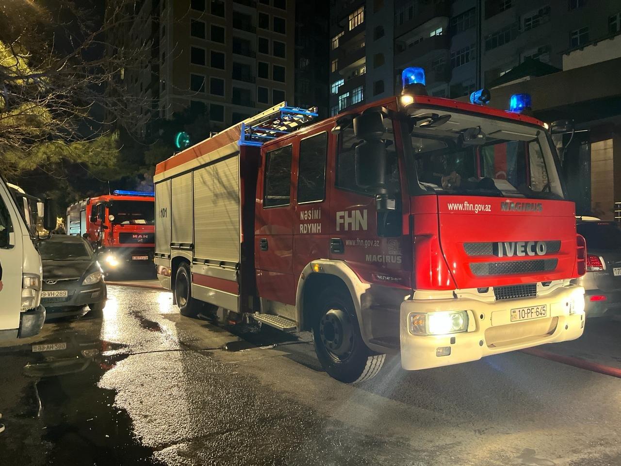 Пожар в Баку, эвакуированы десятки людей
