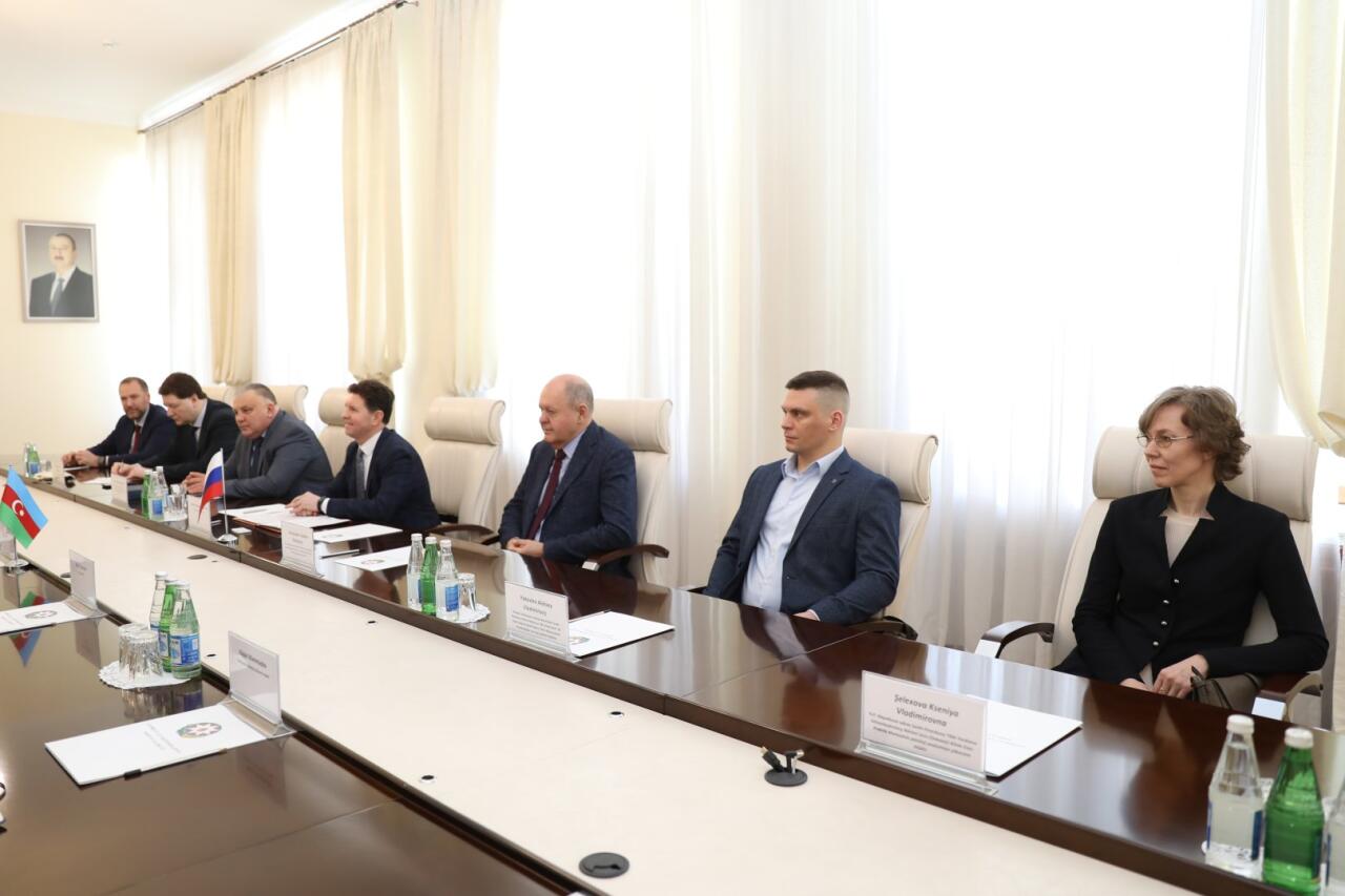 В минздраве Азербайджана состоялась встреча с делегацией во главе с зампредом Комитета по здравоохранению Санкт-Петербурга