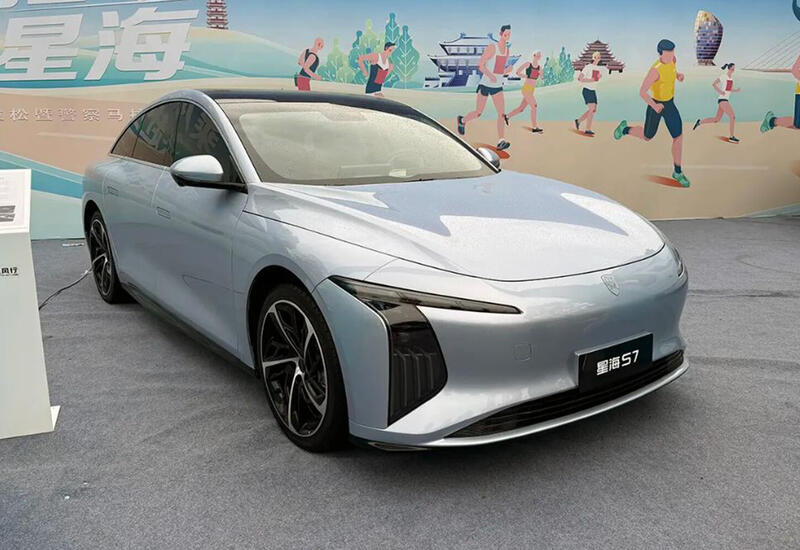 Dongfeng представил автомобиль с «парящим» дисплеем