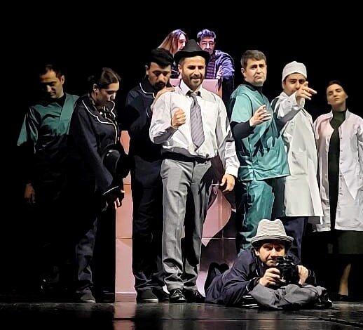 Премьера Бакинского муниципального театра: от инопланетян до Шекспира, или Однажды в психбольнице