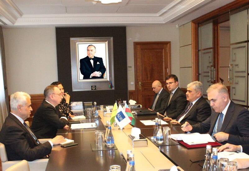 Обсуждено сотрудничество между Азербайджаном и АБР