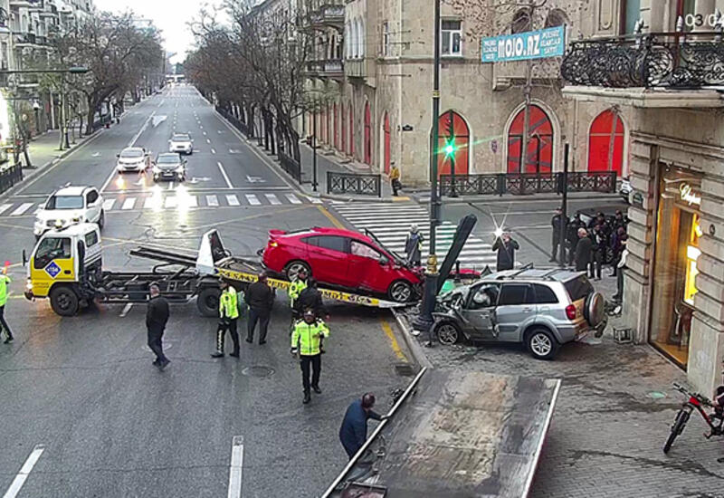 Тяжелое ДТП в центре Баку