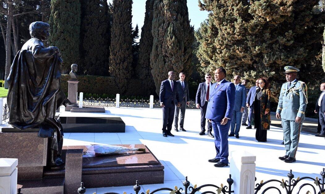 Президент Республики Конго почтил память великого лидера Гейдара Алиева