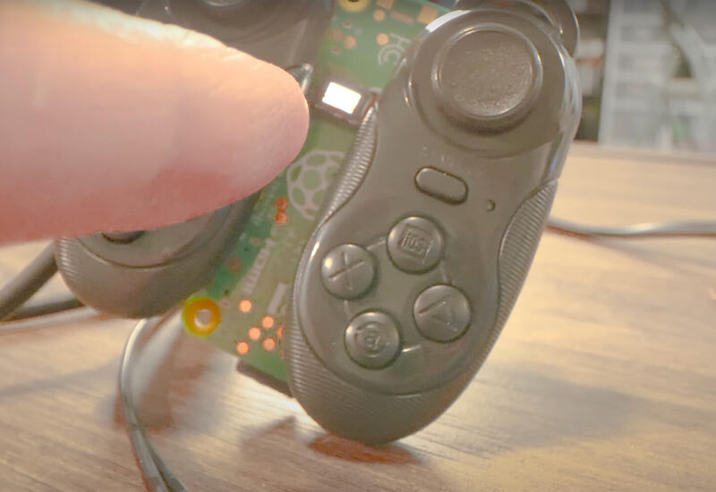 Блогер создал самый маленький в мире игровой монитор