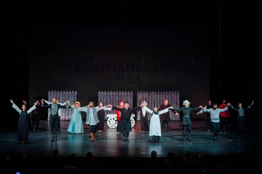 Спектакль азербайджанского театра открыл международный фестиваль в России