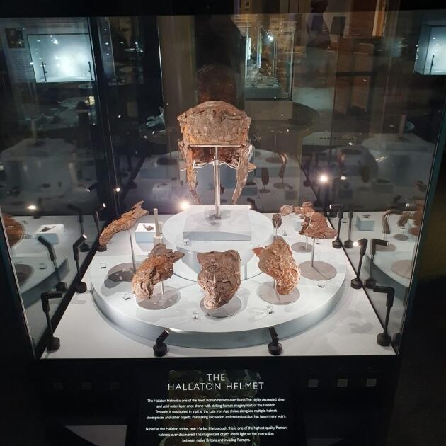 В британском Музее Харборо выставлен древнеримский шлем Халлатона