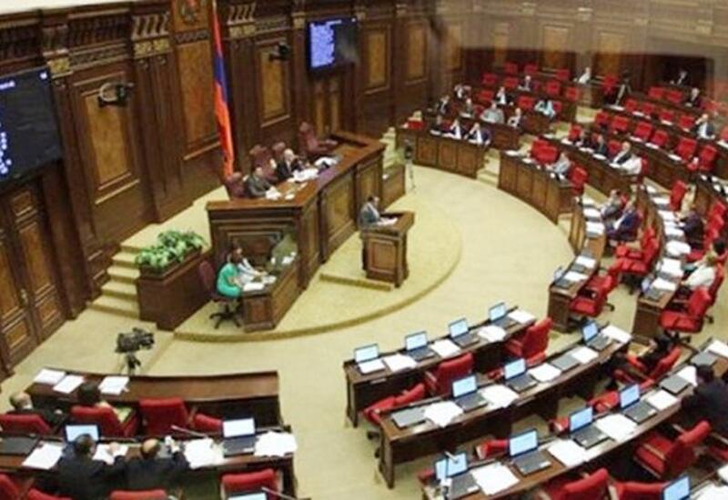 Сейрана Оганяна и его сотоварищей прогнали с закрытого обсуждения в парламенте Армении