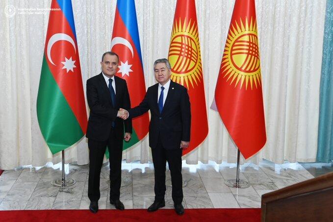 Джейхун Байрамов встретился с главой МИД Кыргызстана