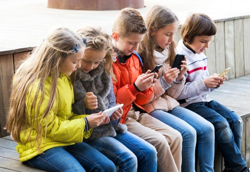 Это страна может запретить продажу мобильных телефонов детям до 16 лет