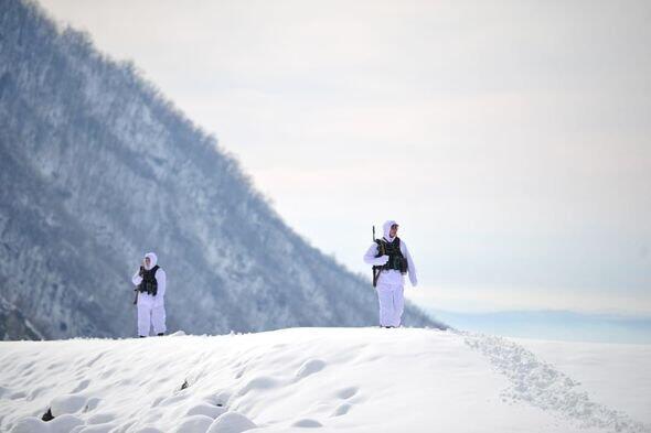 Боевой дух военнослужащих, несущих службу в условиях горного рельефа и снежной погоды, находится на высоком уровне
