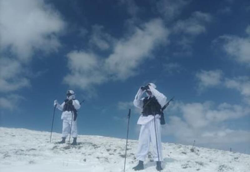 Боевой дух военнослужащих, несущих службу в условиях горного рельефа и снежной погоды, находится на высоком уровне