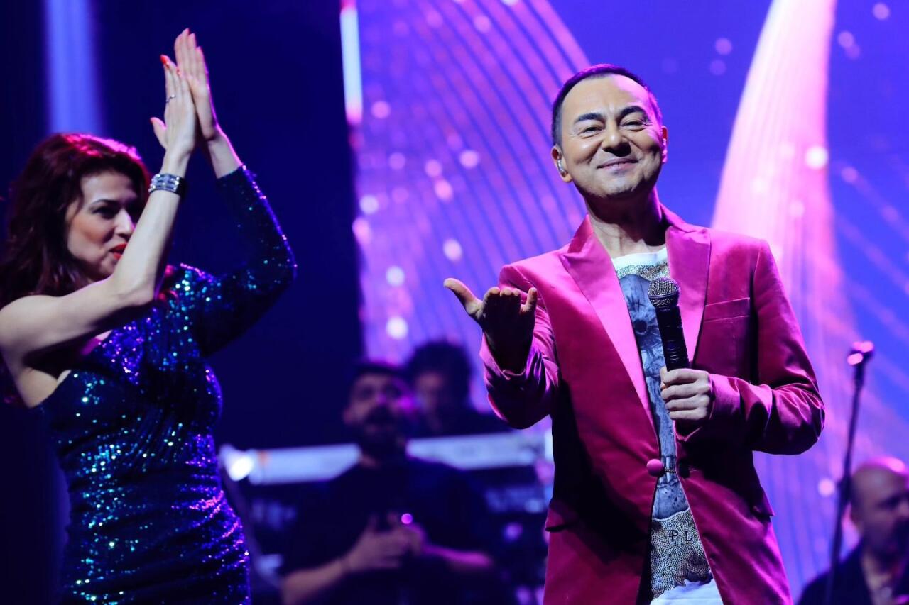 В Баку состоялся концерт звезды турецкой эстрады Сердара Ортача