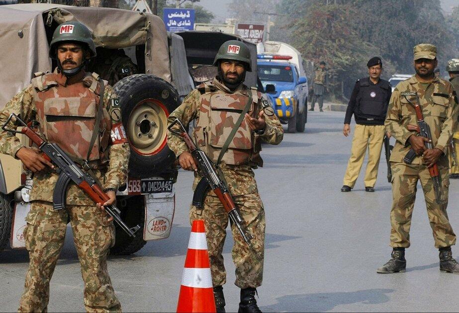 Pakistanda silahlı hücum
