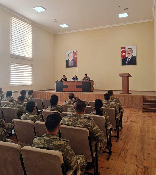 В азербайджанской армии проведены семинары по гендерному равенству