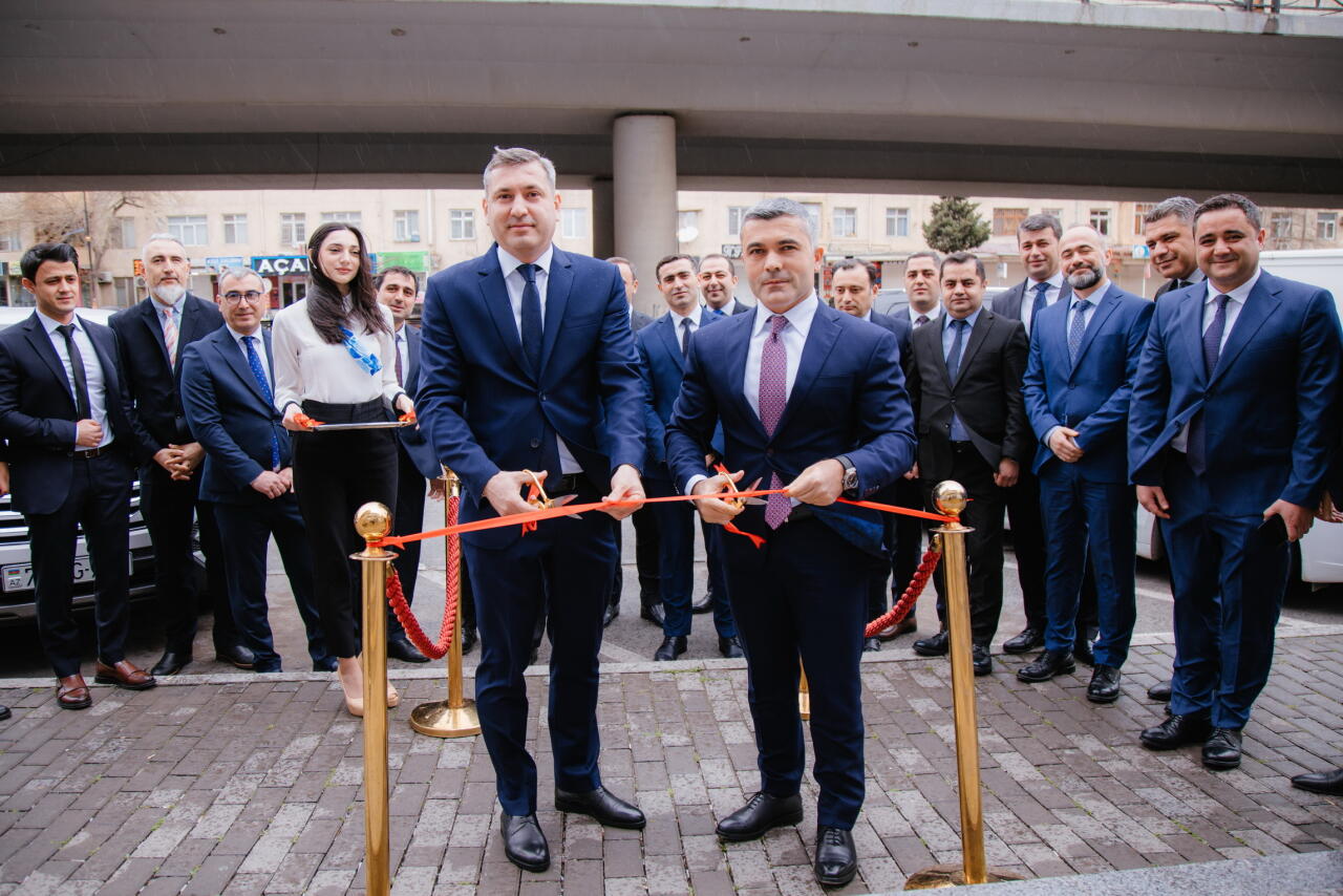 Банк Республика открыл обновленный филиал «Мемар Аджами» по новому адресу