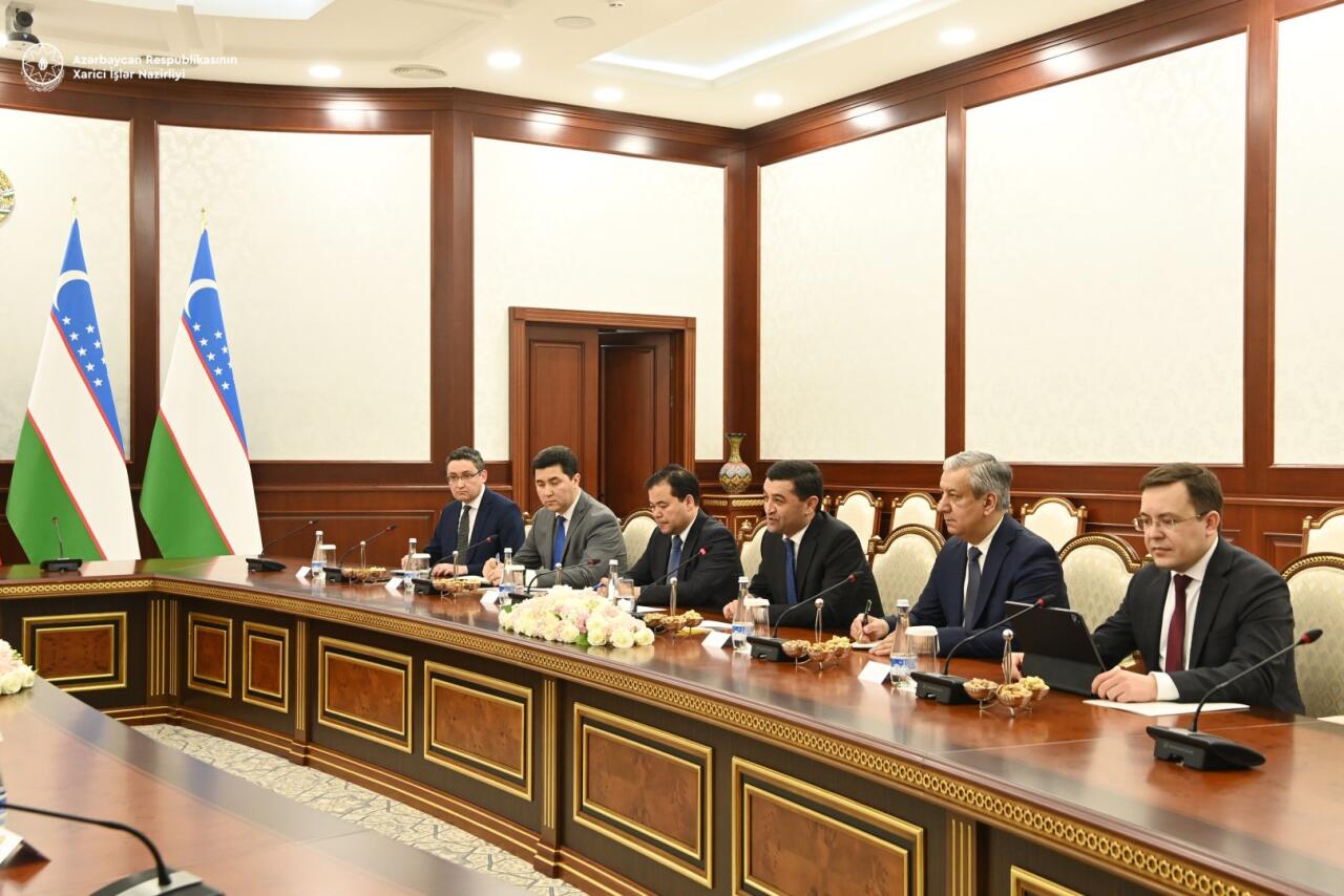 Джейхун Байрамов обсудил с узбекским коллегой текущую ситуацию в регионе