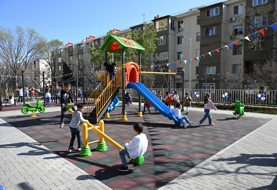 В Баку с участием вице-президента Фонда Гейдара Алиева Лейлы Алиевой в распоряжение жителей переданы очередные благоустроенные дворы