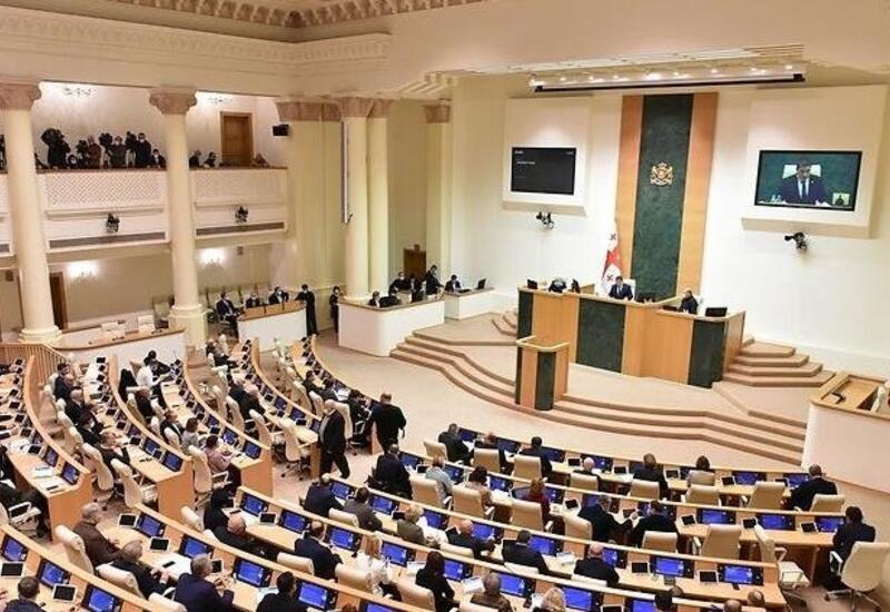 
Gürcüstan parlamenti "Xarici təsirin şəffaflığı haqqında" qanun layihəsini ilk oxunuşda qəbul edib