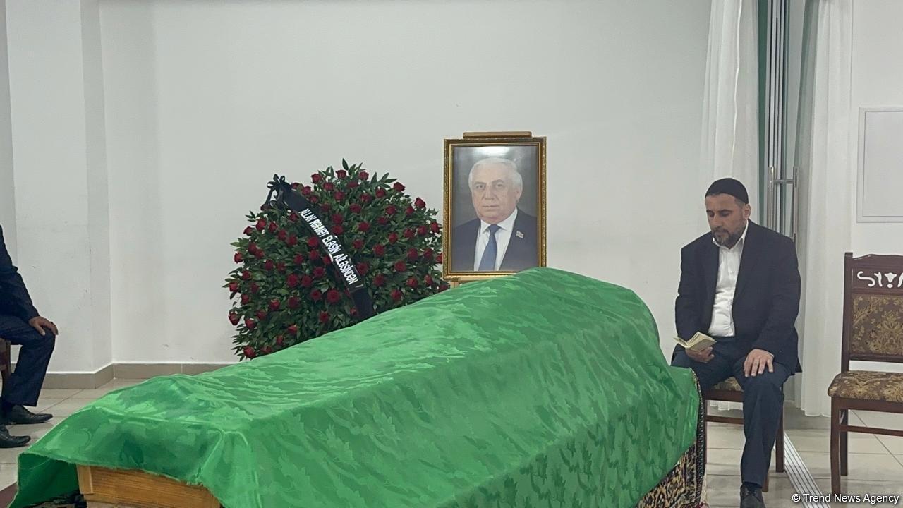 В Баку прошла церемония прощания с Хады Раджабли