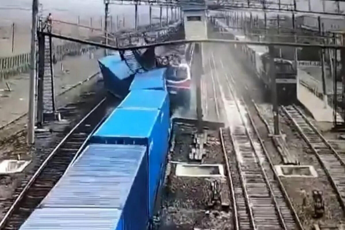 Поезд сошел с рельсов в Казахстане