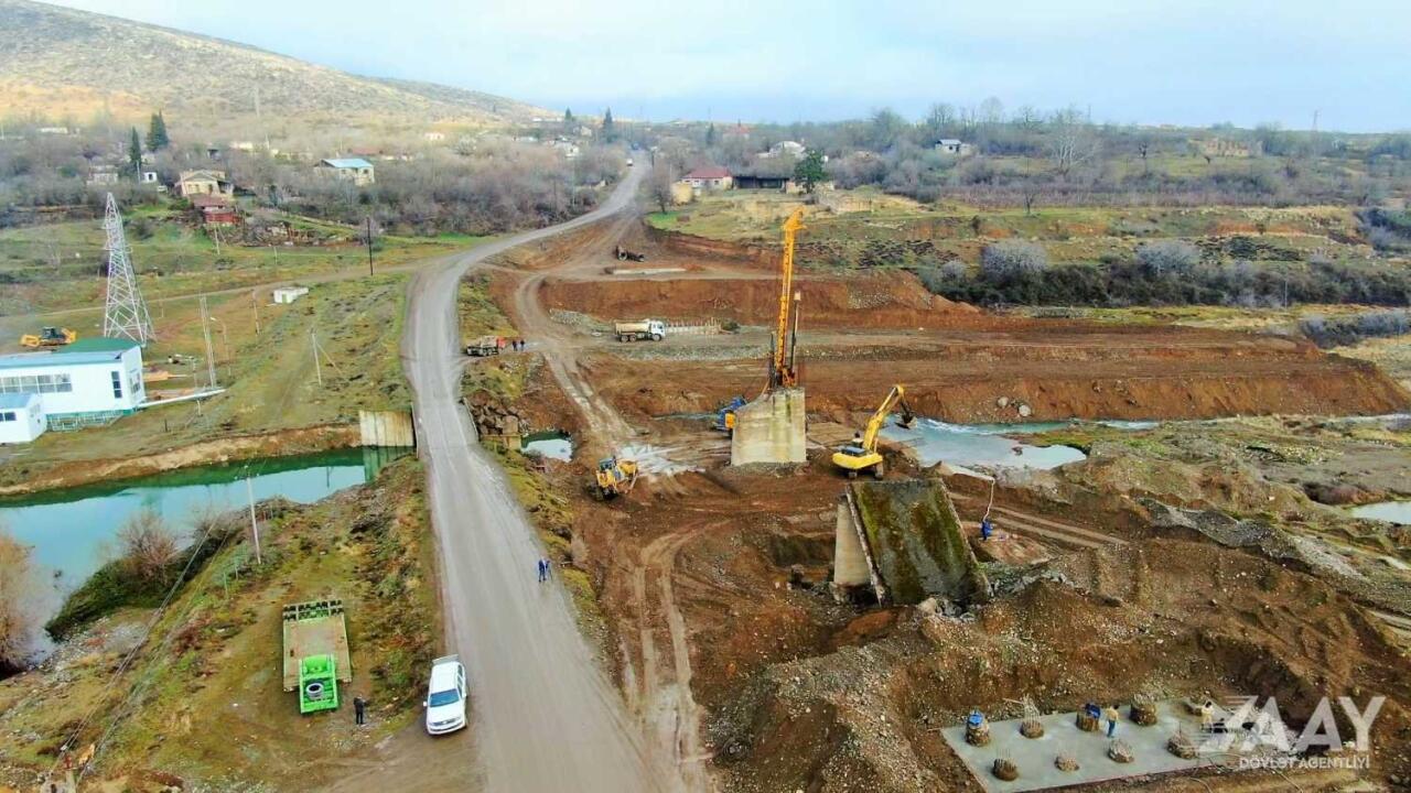 Азербайджан строит новую дорогу в Карабахе