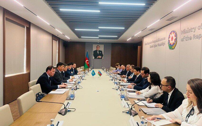 Состоялись консульские консультации между Азербайджаном и Казахстаном
