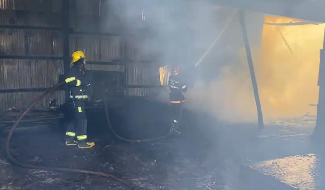 Пожар на территории рынка пиломатериалов в Баку локализован