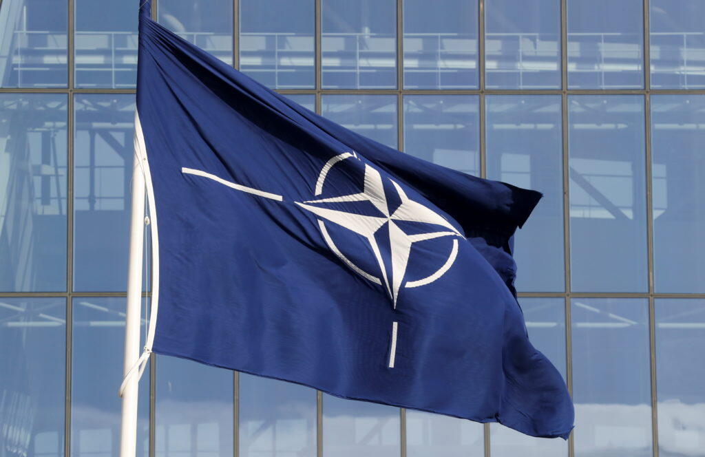 НАТО обвиняет Россию в 