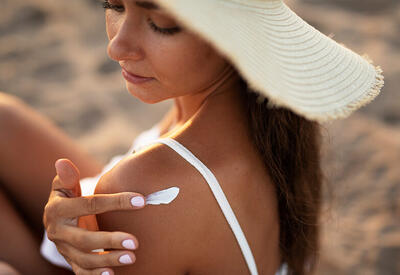 Дерматологи заявили об опасности бездумного использования солнцезащитных кремов