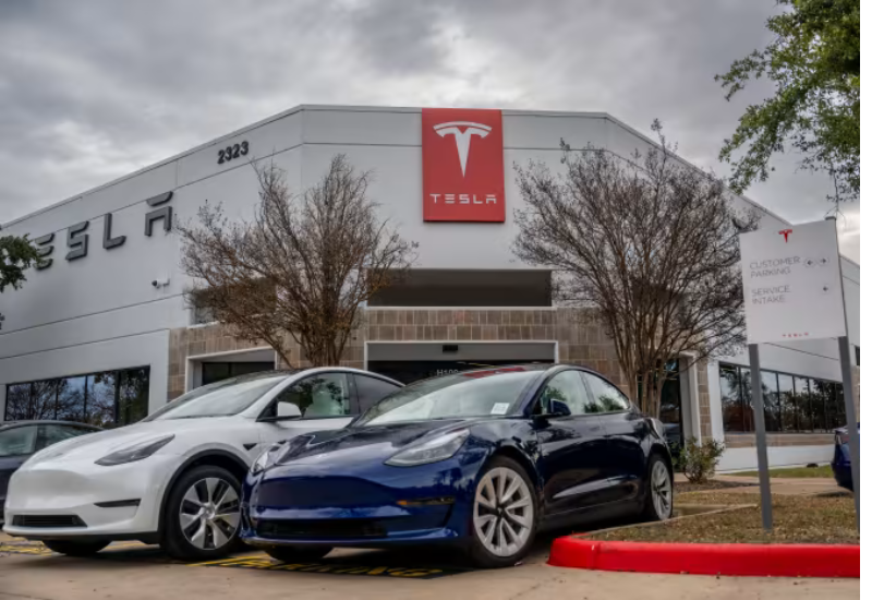 Tesla снизила цены на электромобили
