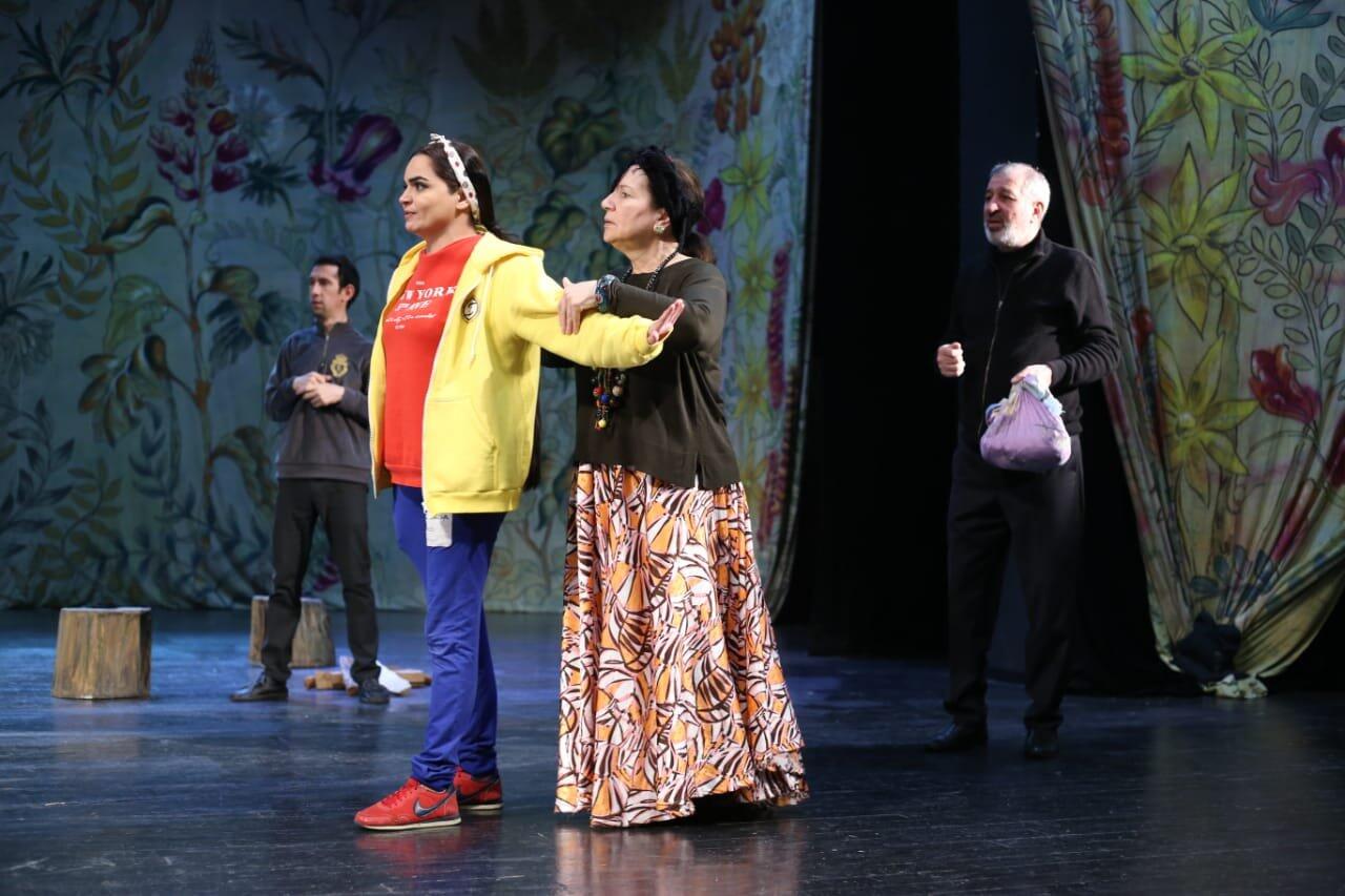 В ТЮЗе проходят репетиции спектакля "Qaraca qız"