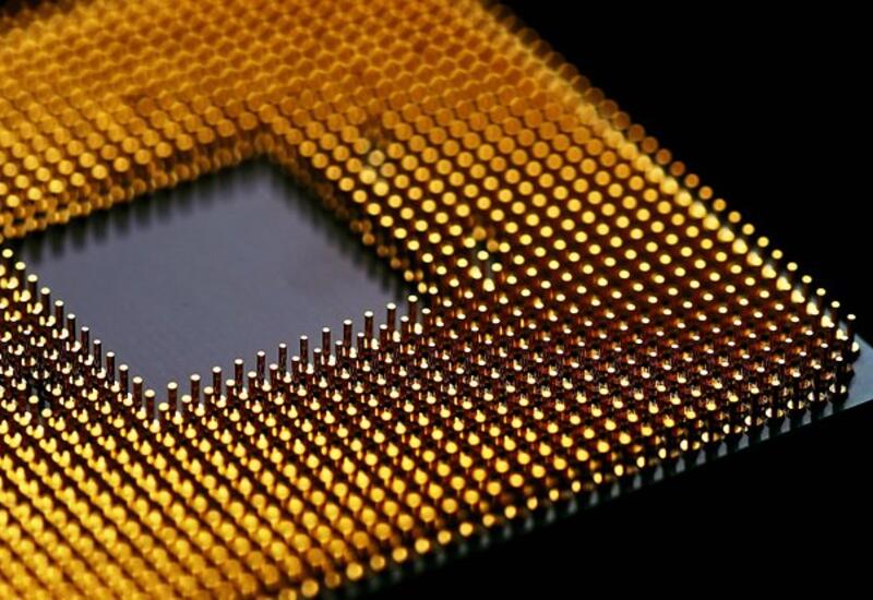 Intel начнет производить процессоры для Microsoft