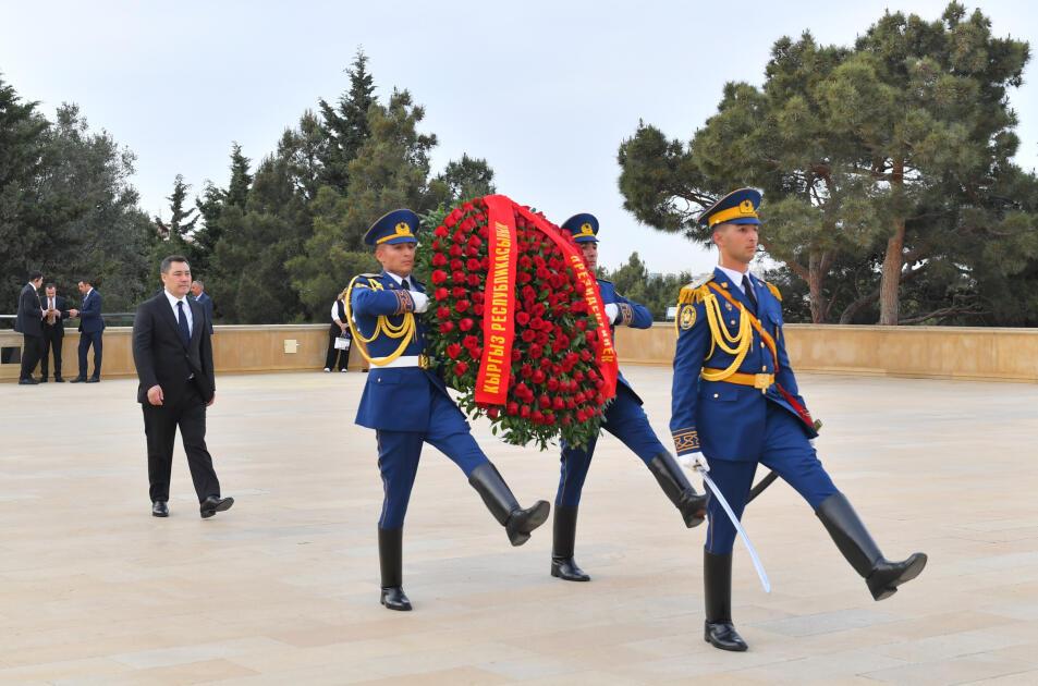 Президент Кыргызстана почтил в Баку память шехидов