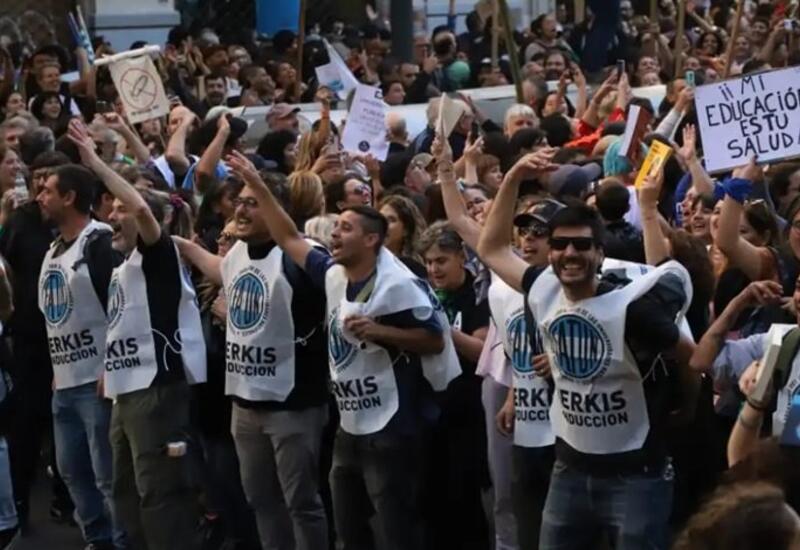 Почти миллион человек протестуют в Буэнос-Айресе