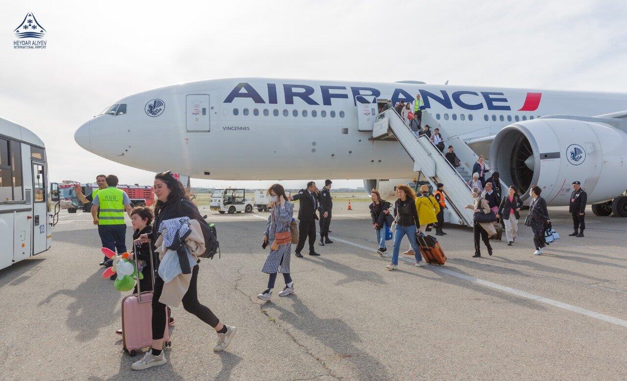 Самолет Air France совершил экстренную посадку в Международном аэропорту Гейдар Алиев