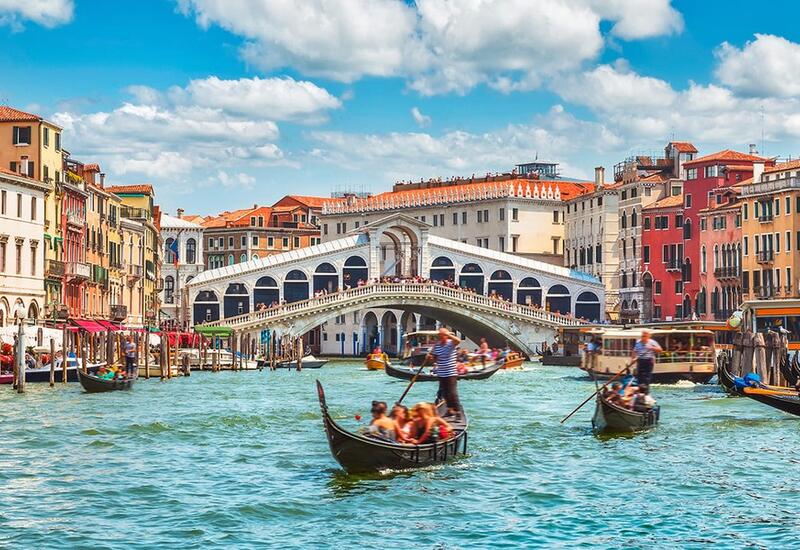Венеция начала взимать плату за вход в город с однодневных туристов