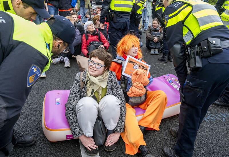 В Амстердаме задержали более 100 экоактивистов