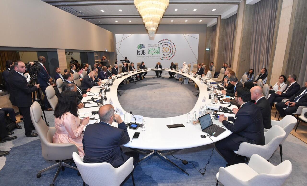 Микаил Джаббаров принял участие в круглом столе на тему COP29 в рамках ежегодных совещаний ИБР