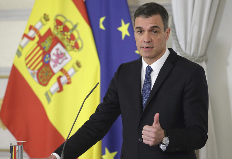 Премьер Испании заявил о решении остаться на посту